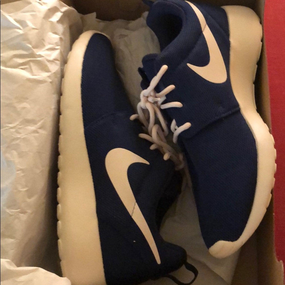 NWT Nike Roshe